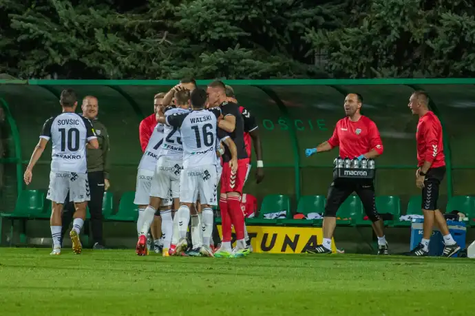 Zwycięski mecz z Puszczą. Drużyna Sandecji wraca z Niepołomic z kompletem punktów