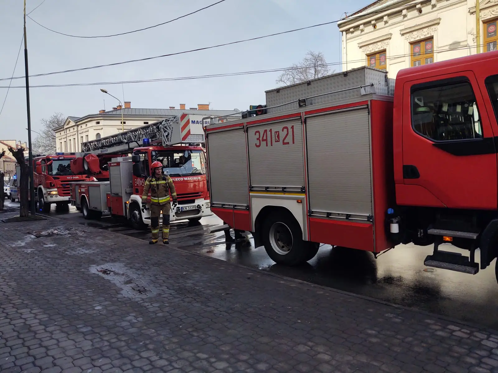 Pożar na ul. Długosza w Nowym Sączu. 22 osoby ewakuowane