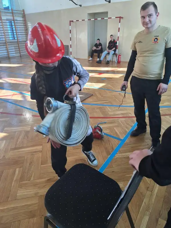 Młodzi strażacy na start! Gminne Halowe Zawody Sportowo-Pożarnicze w Łabowej
