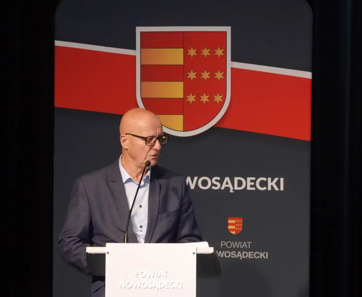 O inwestycjach i remontach zniszczonych wskutek powodzi dróg, na Sesji Rady Powiatu Nowosądeckiego