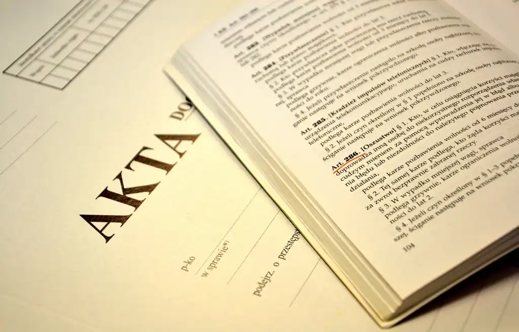 Wyłudzili od klientów ponad 4 miliony złotych. Była adwokatka i jej wspólnik zatrzymani przez sądeckich policjantów