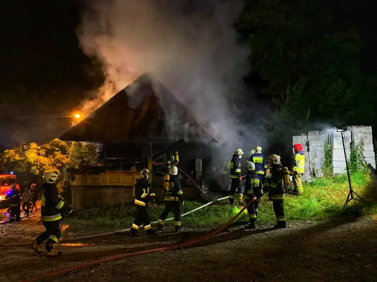Pożar w Moszczenicy Niżnej. Płonął drewniany spichlerz