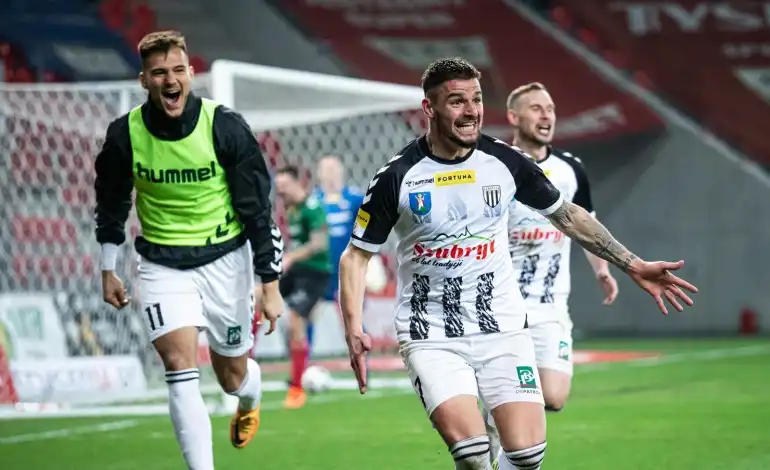 Jakub Wróbel z nową dwuletnią umową