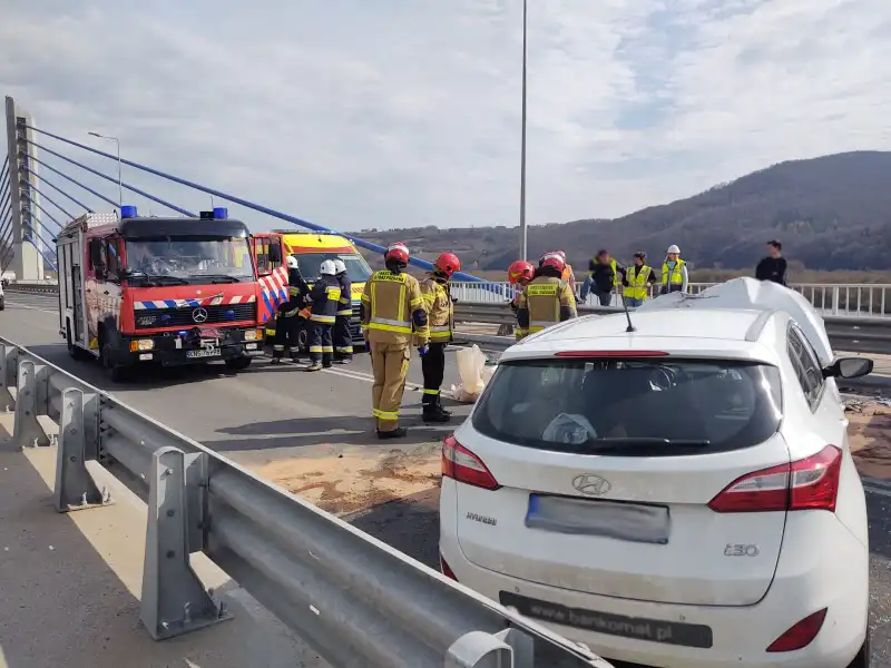 Wypadek w Kurowie. Jedna osoba trafiła do szpitala