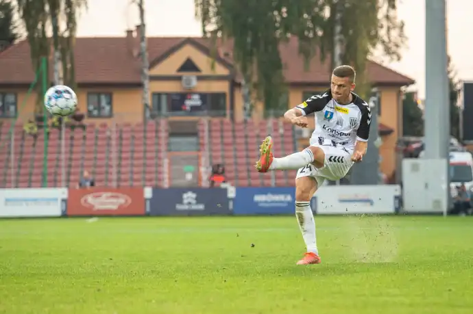 Zwycięski mecz z Puszczą. Drużyna Sandecji wraca z Niepołomic z kompletem punktów