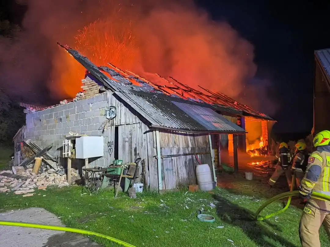 Pożar w Brunarach. Płonął budynek gospodarczy
