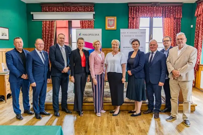 Sześć muzeów dla wspólnego celu: rewitalizacja dworów
