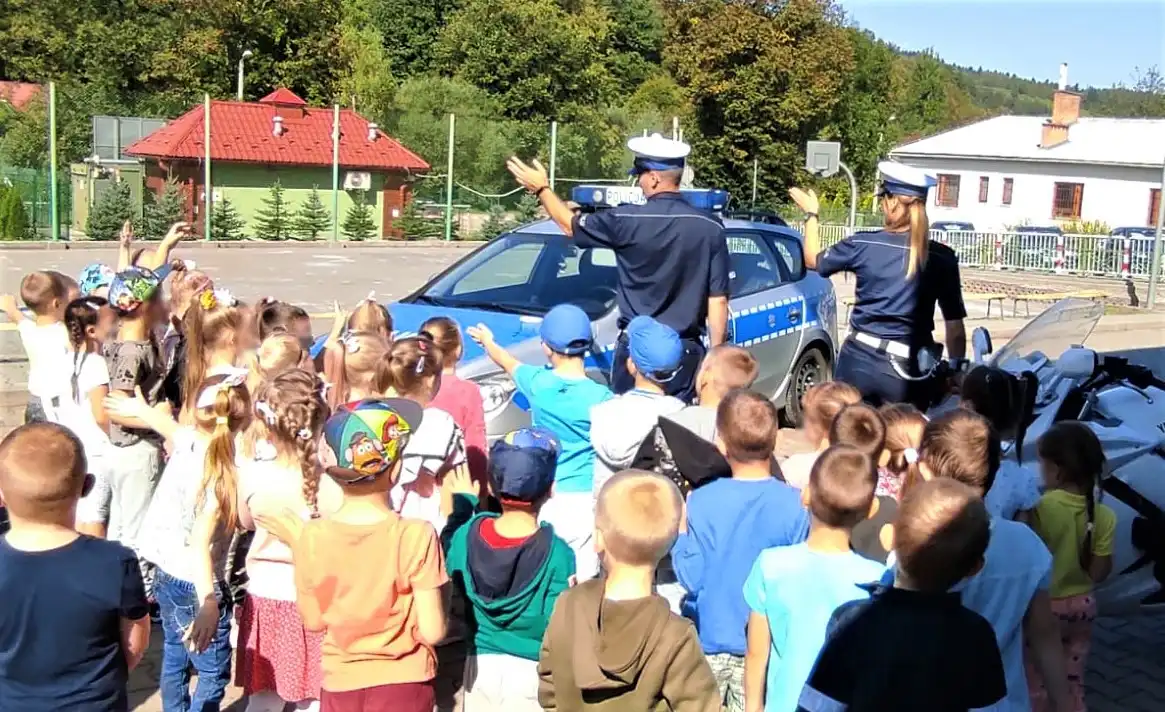 Policjanci zachęcają do wstąpienia w swoje szeregi