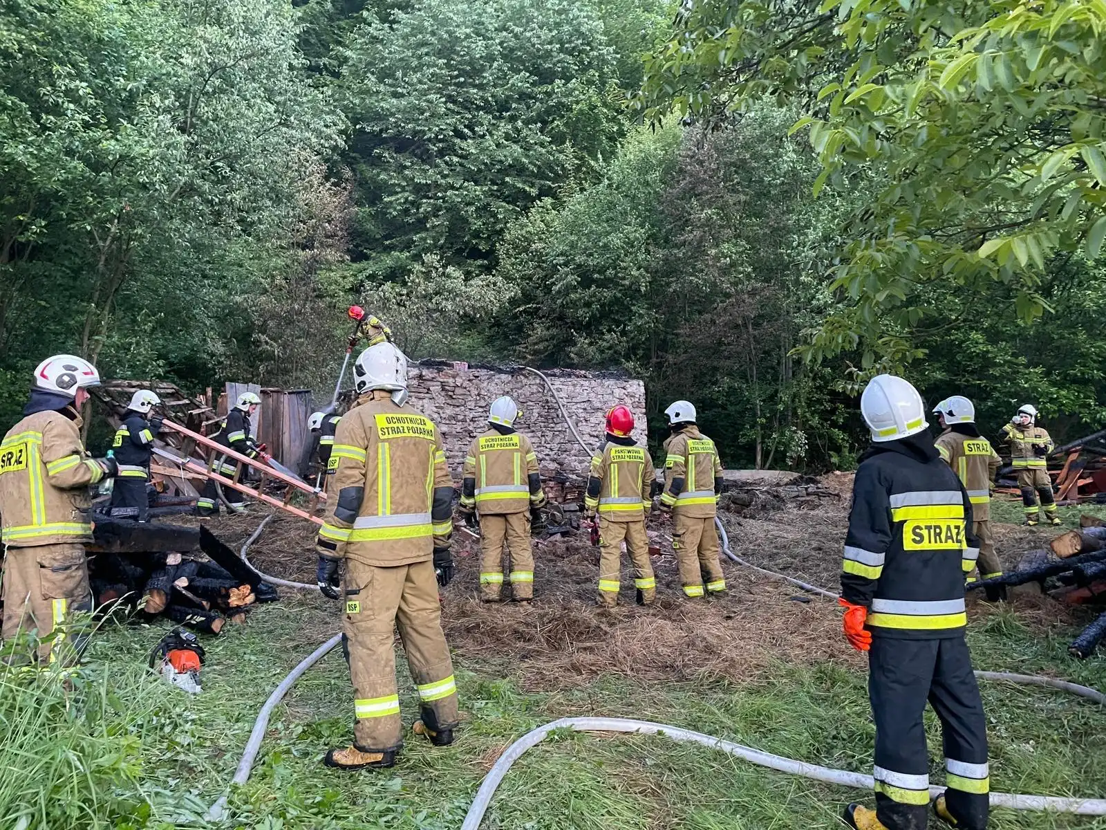 Pożar w Zabrzeży. Spłonął budynek gospodarczy
