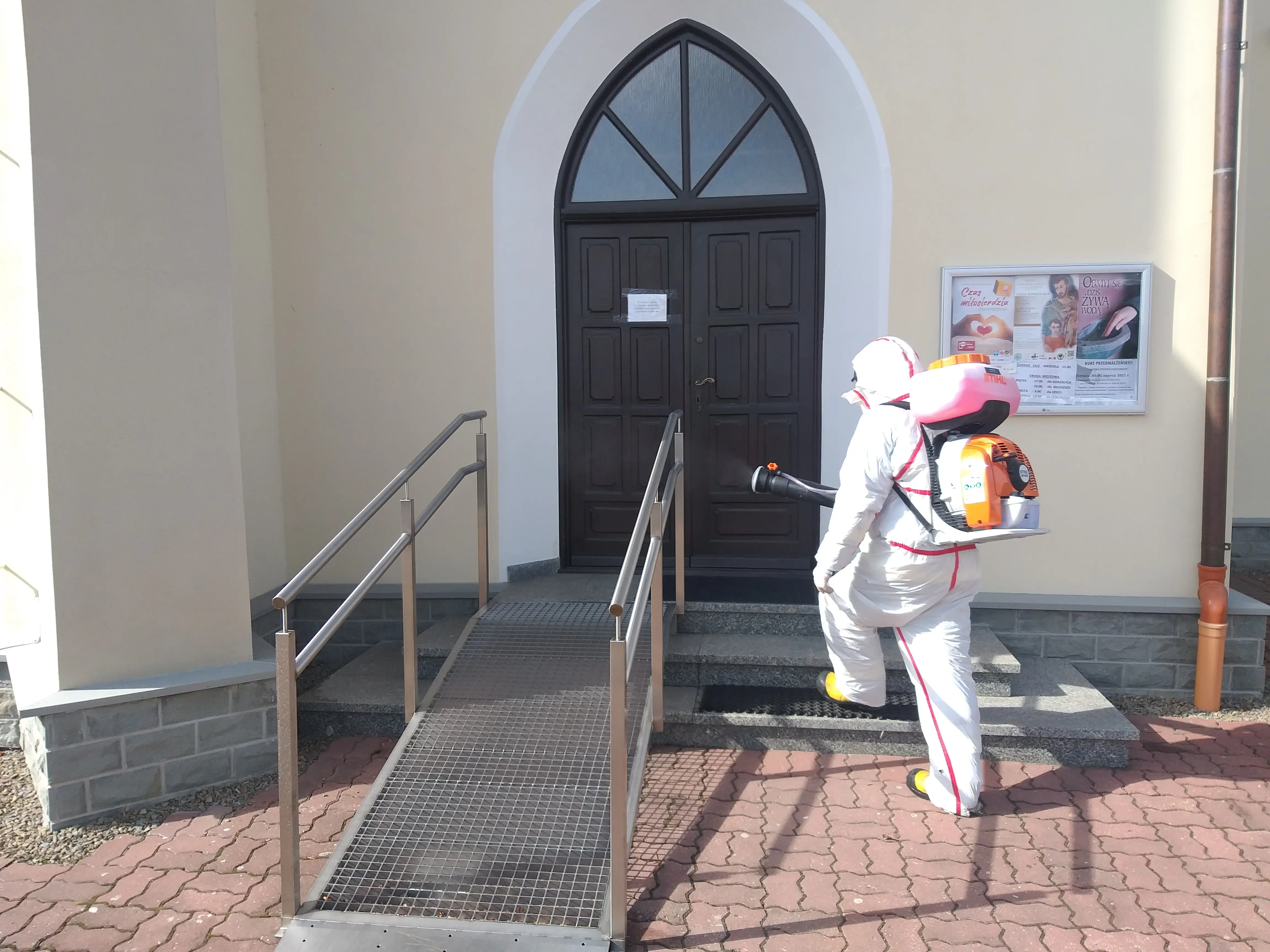 Strażacy dezynfekowali miejsca publiczne