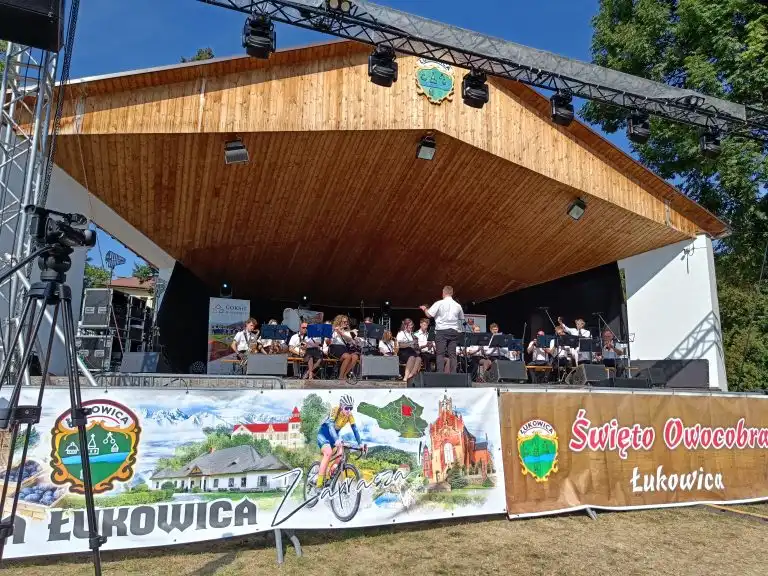 Ćwierćwiecze owocowania. Łukowica rozbłysła świątecznym blaskiem