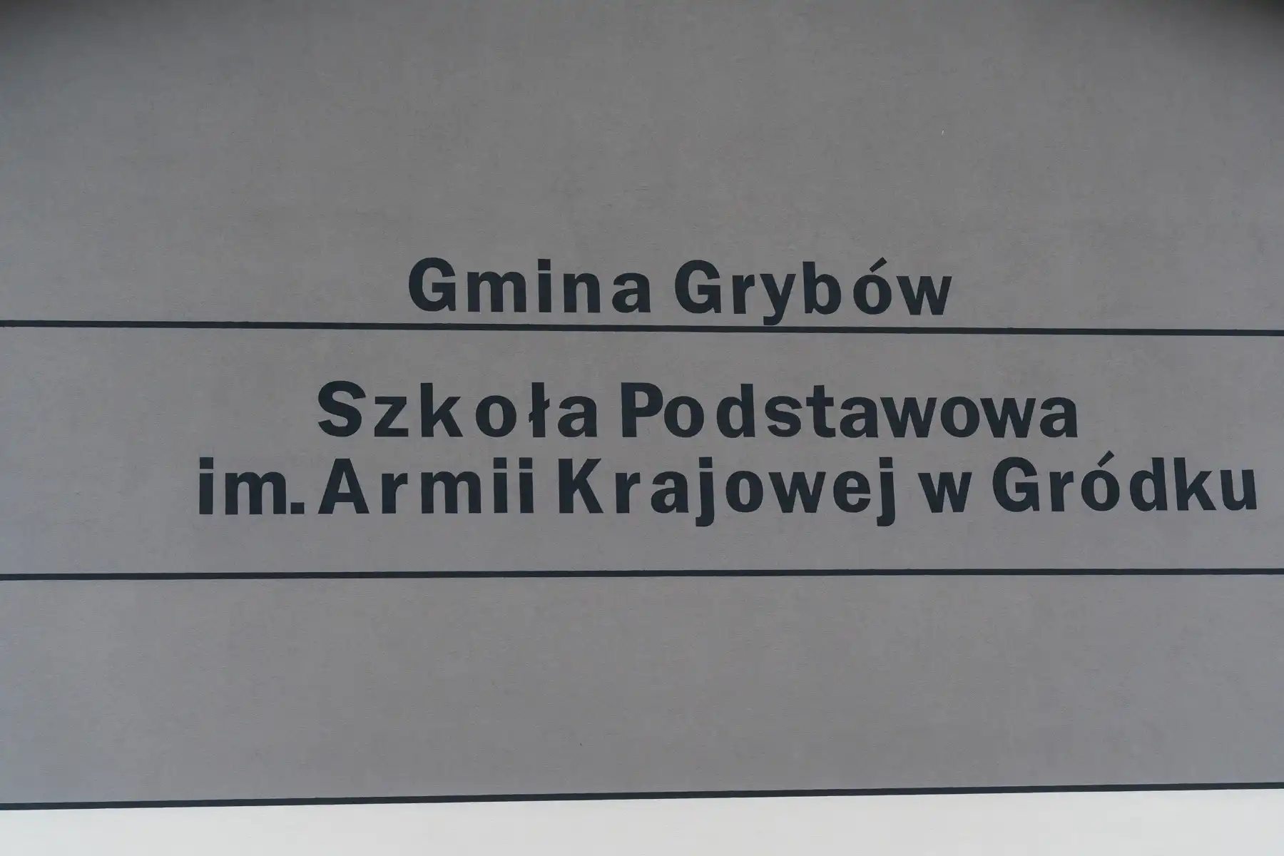 Rok od symbolicznego wbicia łopaty pod budowę nowej szkoły w Gródku. Postęp prac jest imponujący