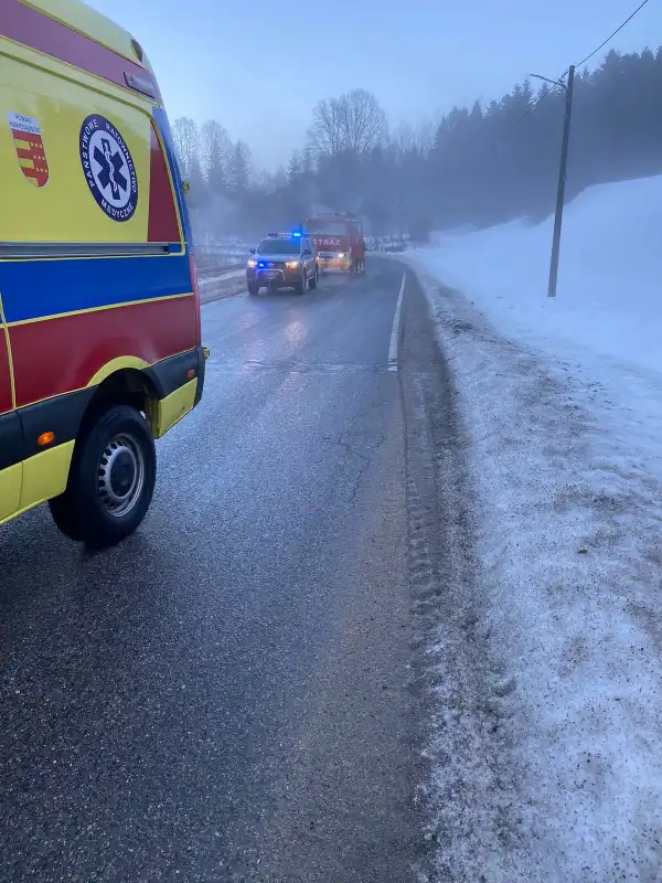 Wypadek w Cieniawie. Zderzyły się dwa samochody osobowe