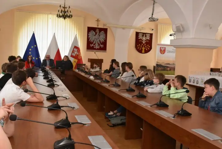 Lekcja samorządu w praktyce. Uczniowie zasiedli na sali obrad