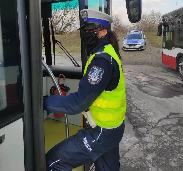 Od 15 maja zniesienie części obostrzeń. Policjanci nadal będą prowadzić wzmożone kontrole, tam gdzie one wciąż obowiązują