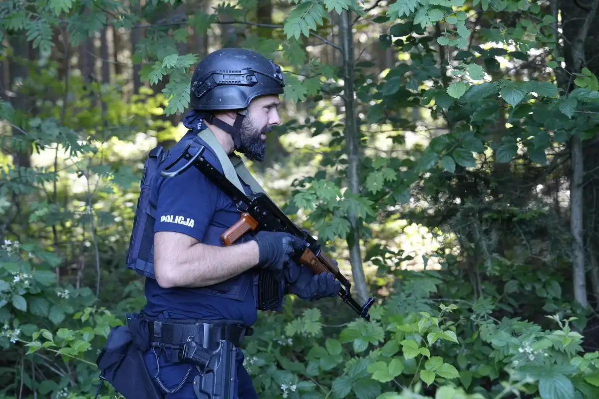Tragiczny finał obławy w Starej Wsi. Sprawca podwójnego morderstwa nie żyje