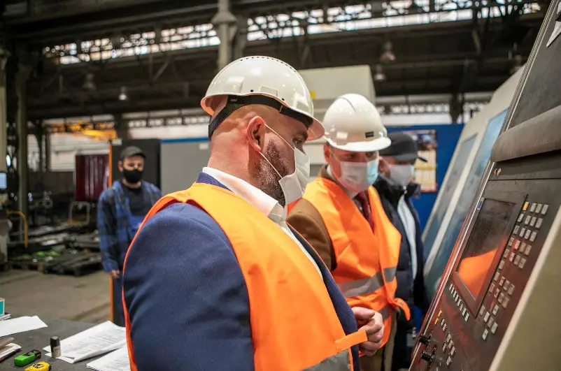 Newag rozpoczął produkcję 21 nowoczesnych pojazdów dla warszawskiej Szybkiej Kolei Miejskiej