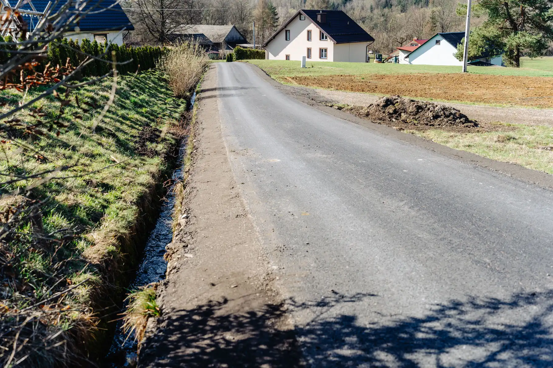 Kolejna droga w gminie Grybów wyremontowana