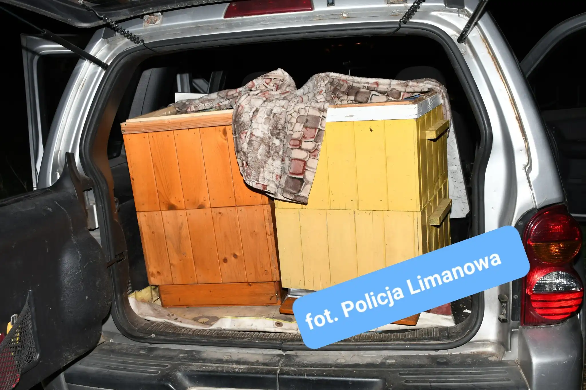 Niecodzienna kradzież: Złodzieje chcieli ukraść... ule z pszczołami