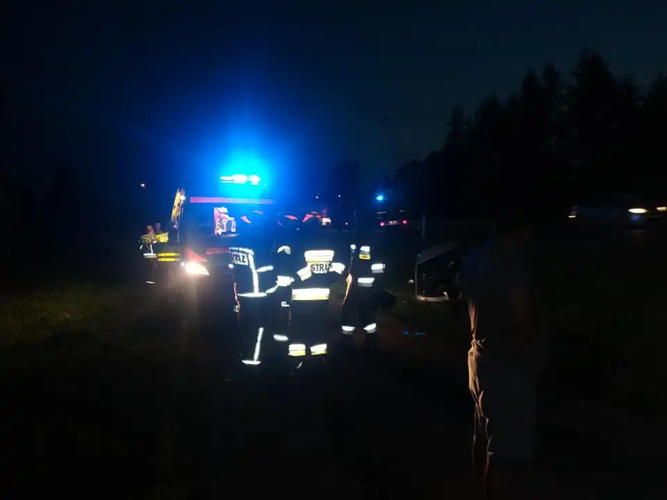 Wypadek samochodowy w Korczynie. Jedna osoba z obrażeniami trafiła do szpitala