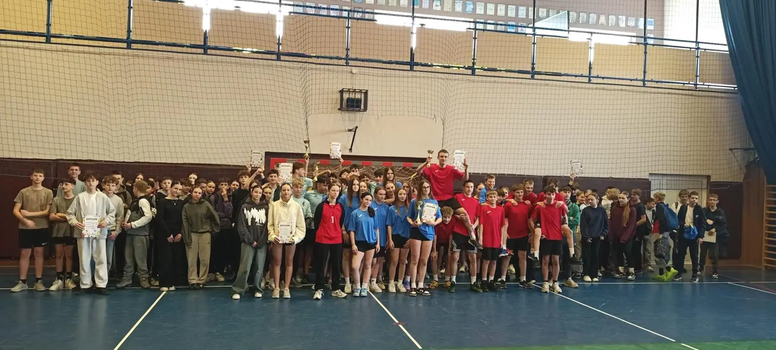 Sportowe emocje w Świniarsku. Turniej piłki ręcznej klas VII i VIII