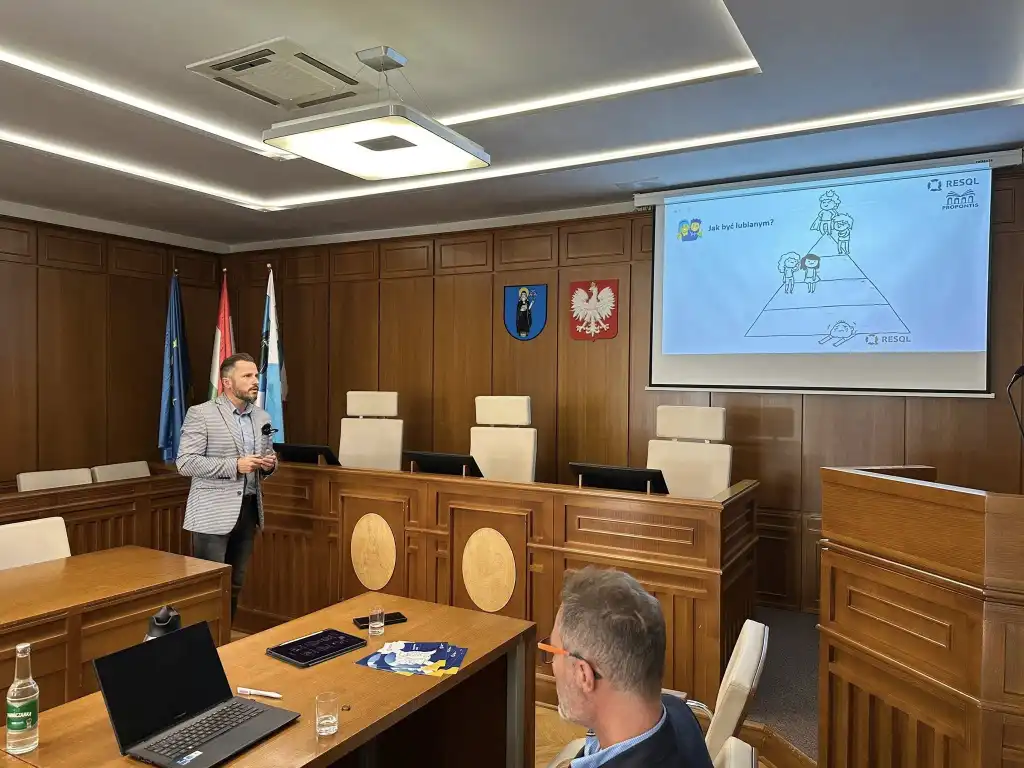Dyrektorzy i nauczyciele o monitorowaniu i zwalczaniu bullyingu w szkołach