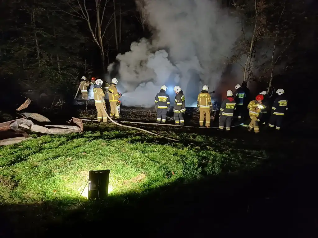 Pożar w Obidzy. Spłonął drewniany budynek gospodarczy