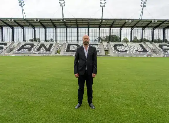 Nowy rozdział w historii Sandecji Nowy Sącz. Zmiany właścicielskie i nowe kierownictwo klubu