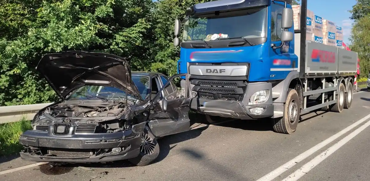 Kolizja we Frycowej. Jedna osoba z obrażeniami trafiła do szpitala