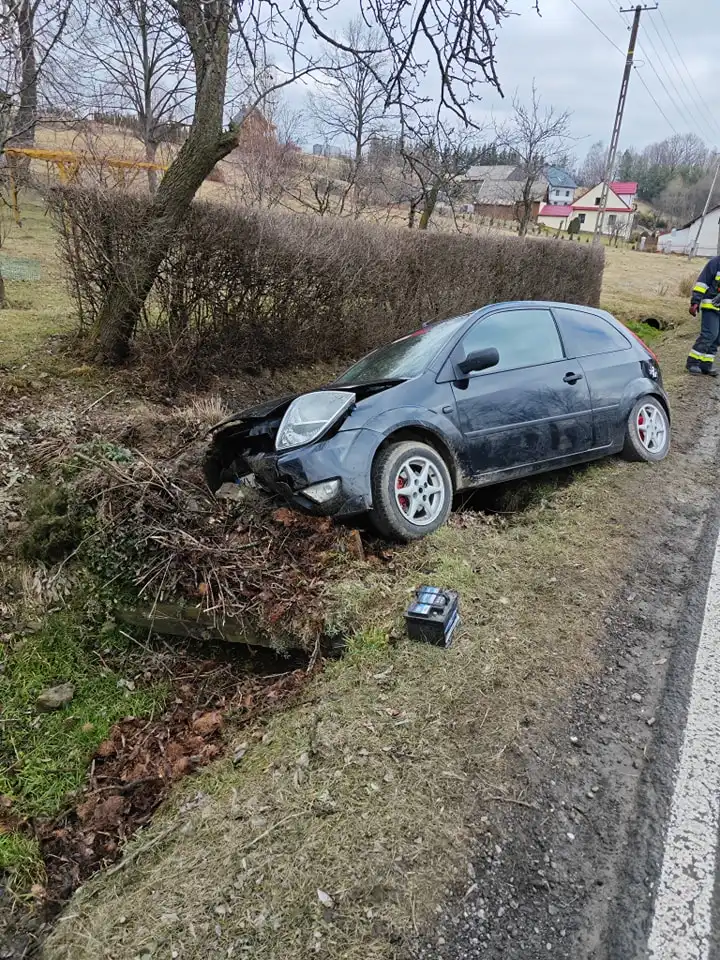 Wypadek w Przenoszy. Jedna osoba trafiła do szpitala