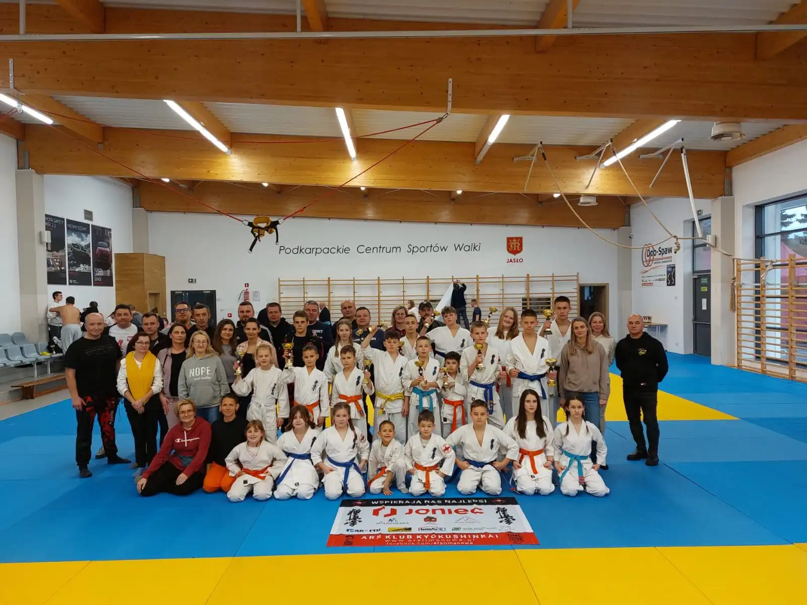 14 Pucharów dla ARS Limanowa-JONIEC TEAM na Mistrzostwach w Karate Kyokushin