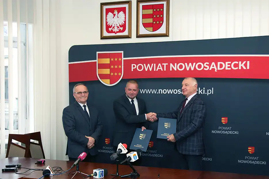ANS zawarła umowę o współpracy z Powiatem Nowosądeckim