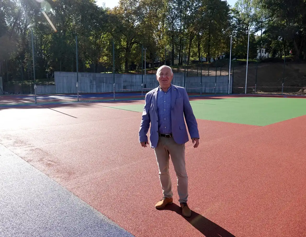 Powiatowe Centrum Sportu w Marcinkowicach: otwarcie kompleksu boisk i basenu już w listopadzie tego roku