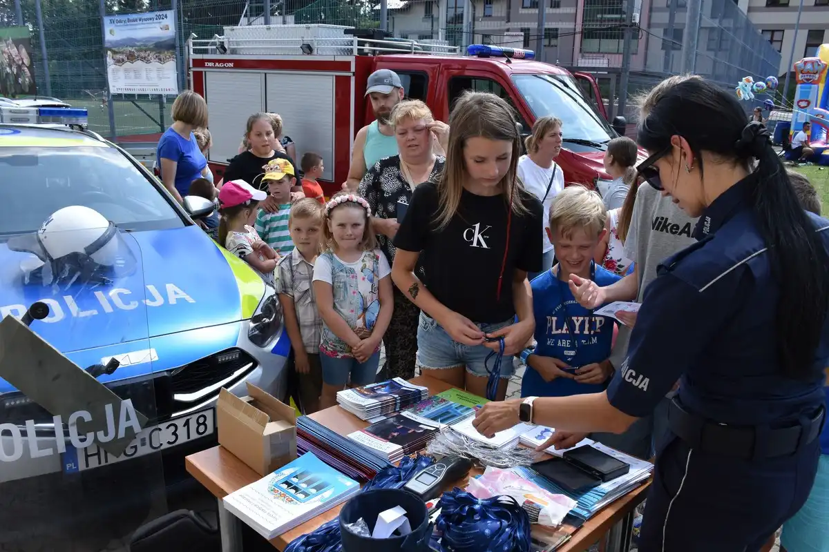 Limanowscy policjanci na festiwalu rodzinnym w Łukowicy