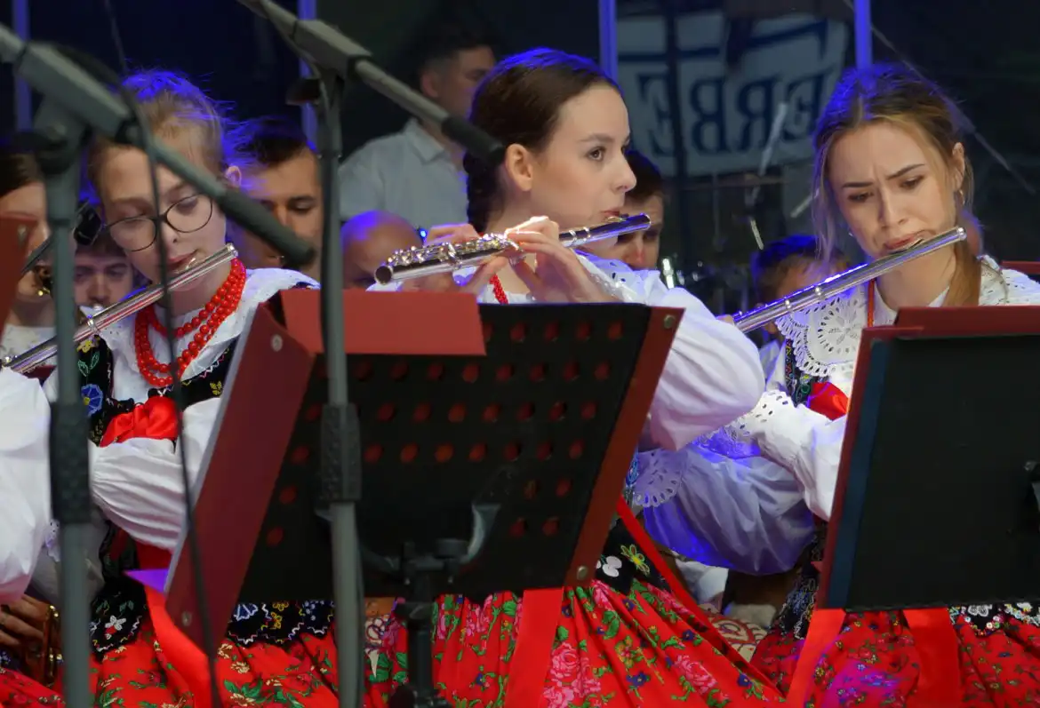 Muzycy Orkiestry Dętej z Łącka uhonorowani przez starostę nowosądeckiego