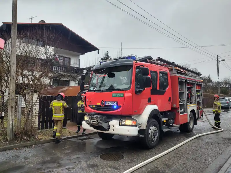 Pożar na ul. Stolarskiej w Nowym Sączu. Ogień wybuch w kotłowni budynku mieszkalnego