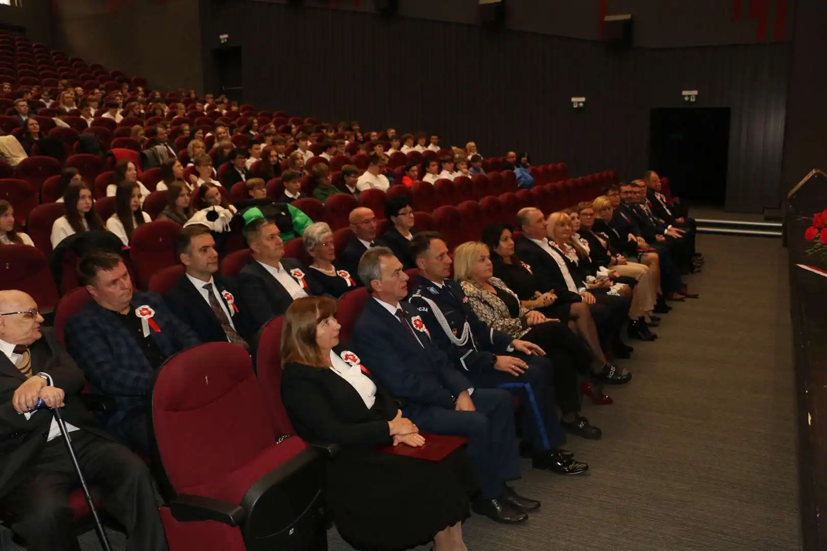 Limanowska sesja z okazji 106-lecia Niepodległości. Medal „Pro Patria” i artystyczne występy