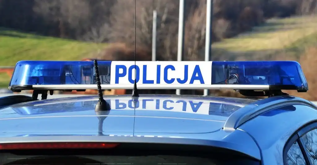 Kupił auto, ale „zapomniał” o tablicach. Policja znalazła coś innego…