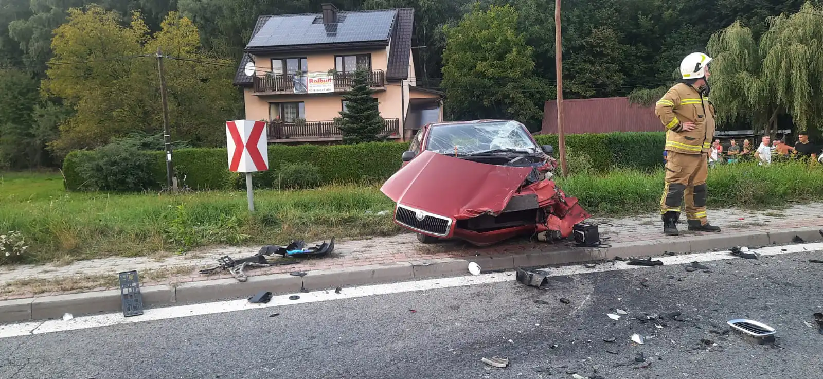 Dramatyczny wypadek w Kadczy. Aż 7 osób poszkodowanych