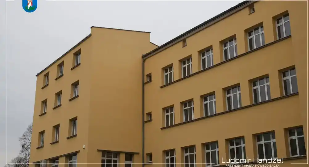 Termomodernizacja budynku Zespołu Szkół Ekonomicznych zakończona