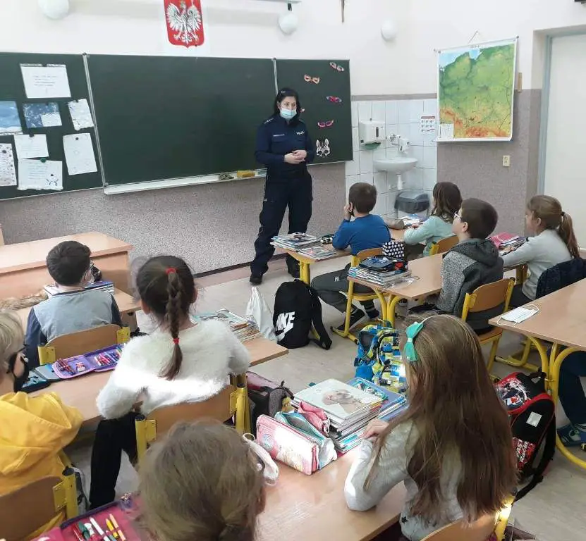Policjanci uczyli najmłodszych zasad bezpiecznego korzystania z Internetu