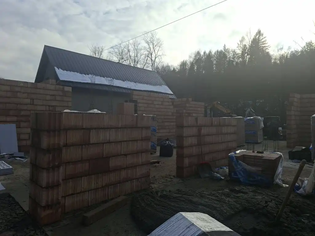 Nowe miejsce dla najmłodszych w Piwnicznej coraz bliżej. Prace idą pełną parą