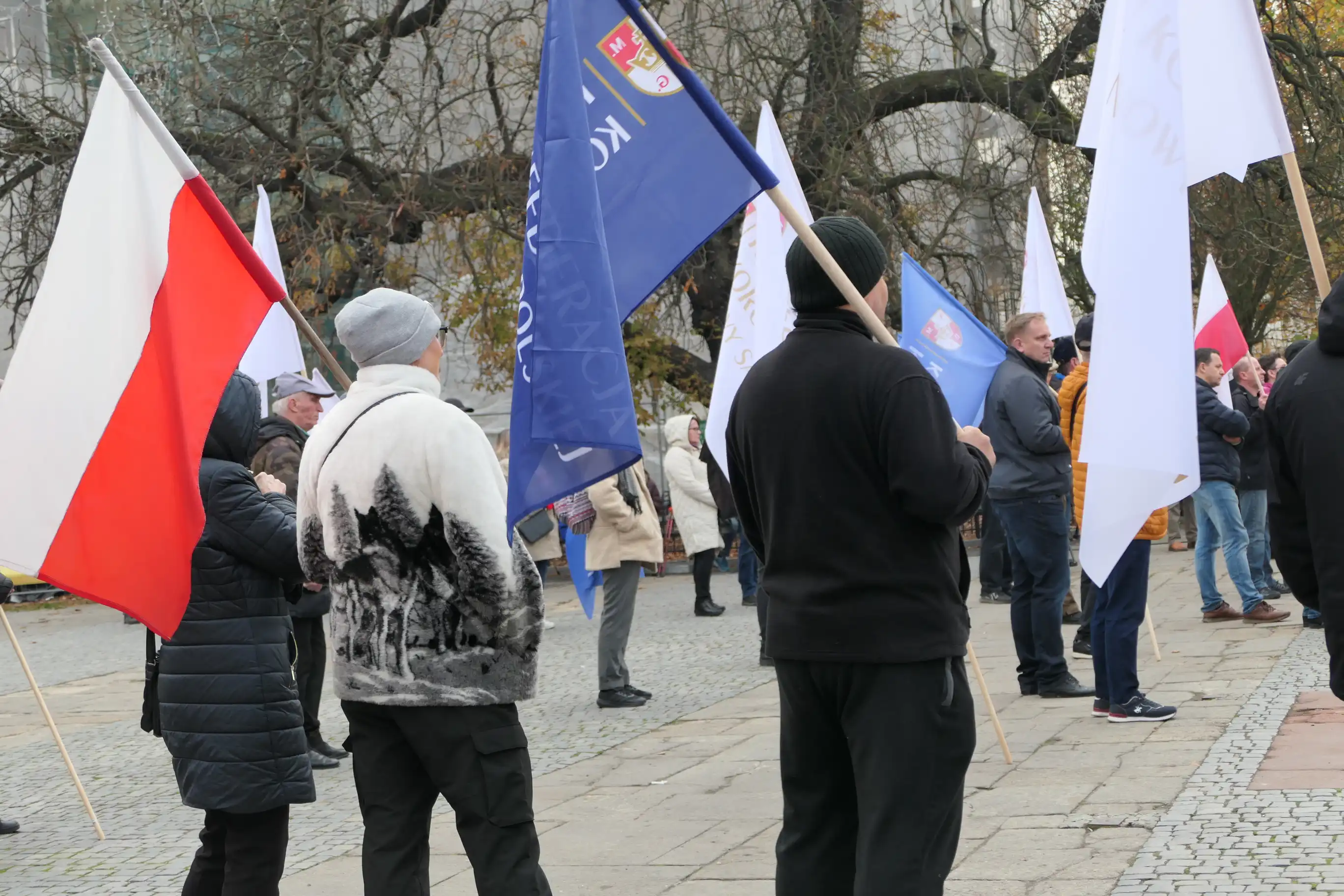 Marsz dla Pokoju w Nowym Sączu. Manifestacja sprzeciwu wobec wojny