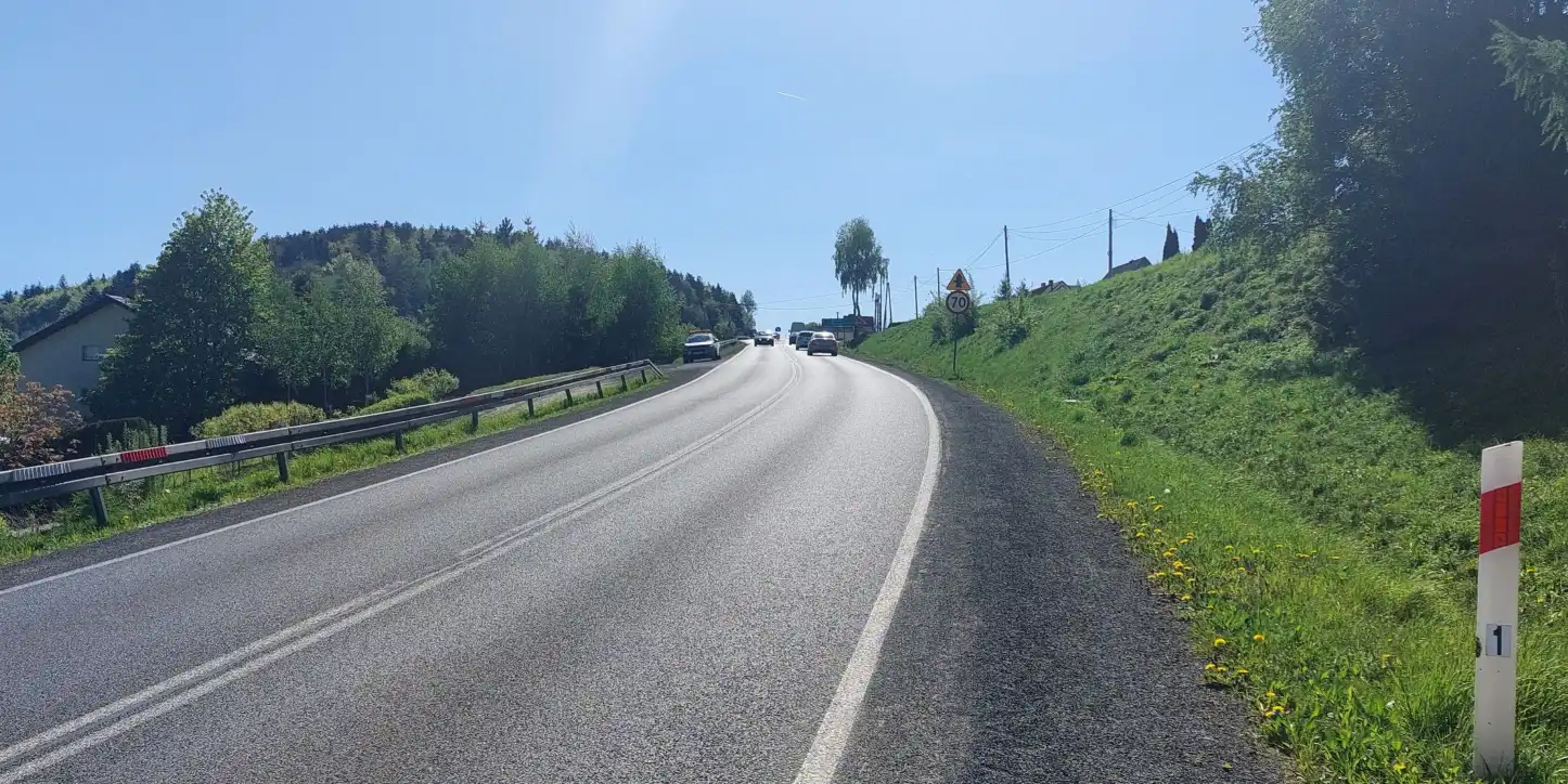 Nowe chodniki, mosty i skrzyżowania. Modernizacja DK28 nabiera tempa