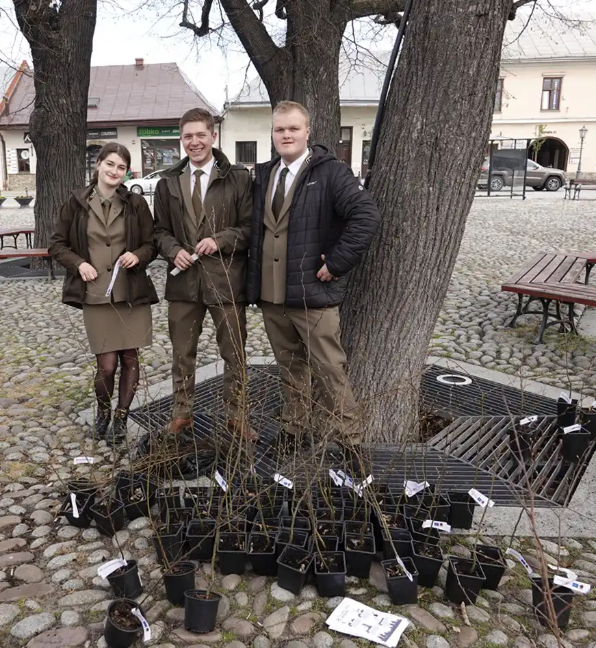 I Małopolski Dzień dla Klimatu na starosądeckim rynku: Sadzonki drzewek rozeszły się jak ciepłe bułeczki