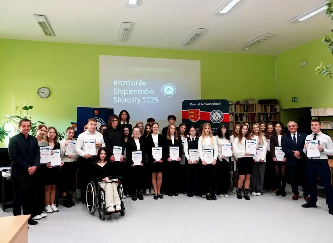 76 najzdolniejszych uczniów z powiatu nowosądeckiego ze stypendiami naukowymi