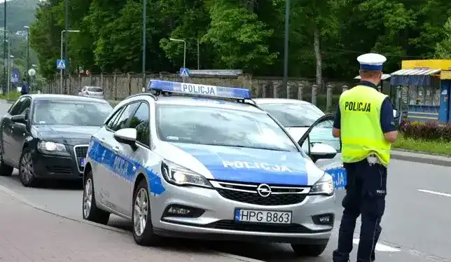 Stara Wieś: Trwa obława – padł strzał. Rzecznik Policji dementuje fałszywe doniesienia