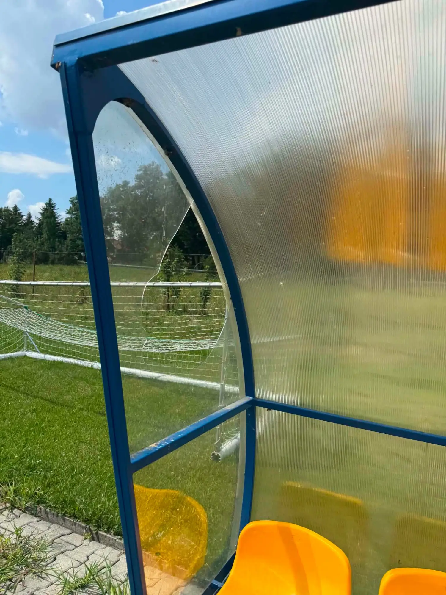 Świdnik. Wandale niszczą gminne boisko. Wójt apeluje o pomoc w ujęciu sprawców