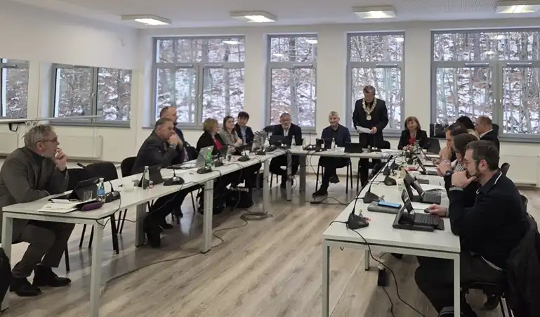Limanowa stawia na tradycję i współpracę. Radni zatwierdzili zmiany w symbolach i programie NGO