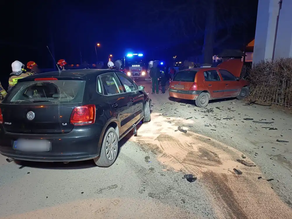 Wypadek w Gołkowicach Górnych. Zderzenie Volkswagena i Renault